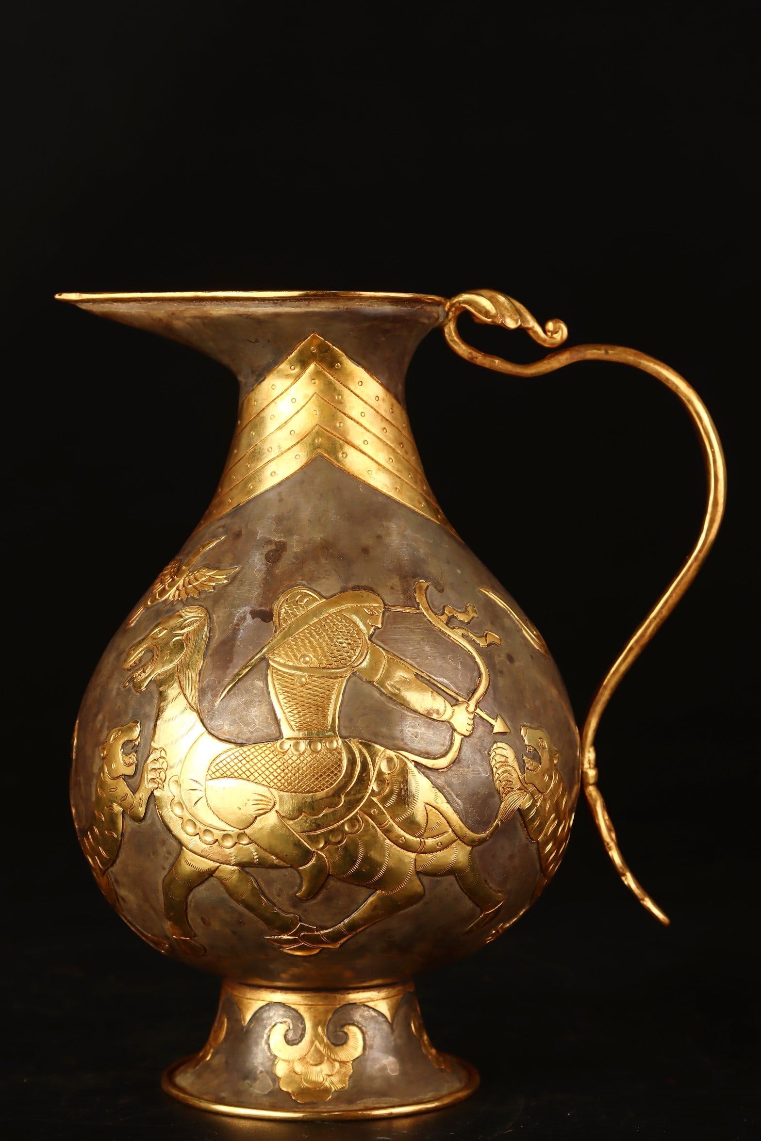 A Exquisite Gilt Bronze Figures Pattern Vase (1 of 9)
