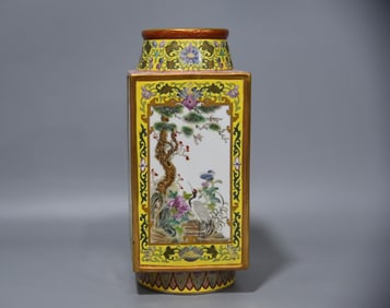 A Exquisite Yellow Ground Famille-Rose Flower and Bird Pattern Vase