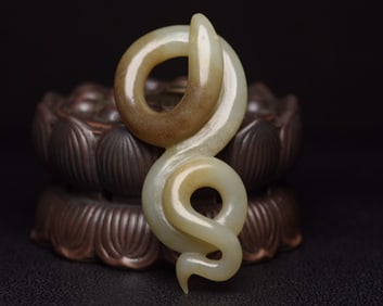 A Exquisite Hotan Jadea Snake-Shaped Ornament