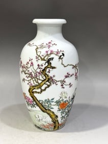 Famille-Rose Flower and Bird Pattern Vase
