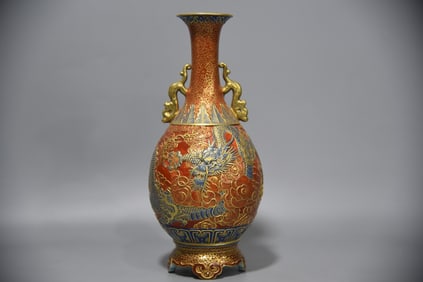 A Exquisite Enamel Iron-Red Gilt Dragon Pattern Vase