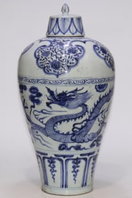 A Exquisite Blue and White Ganoderma lucidum Dragon Pattern Vase