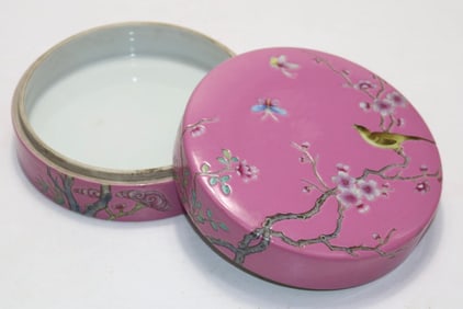 A Exquisite Rouge-pink Glazed Flower and Bird Pattern Box