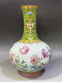 Famille-Rose Flower Pattern Vase