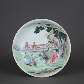 A Exquisite Famille-Rose Figures Pattern Plate