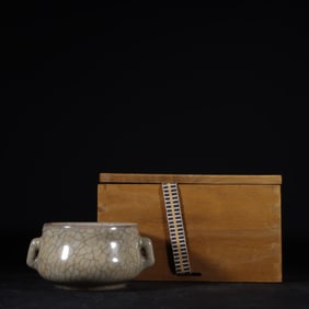 A Exquisite Ge yao Beige Glazed Ice Crackle Pattern Double-Ears Censer