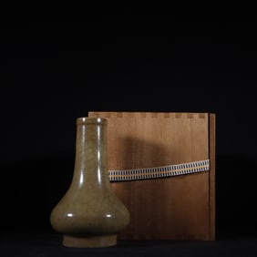 A Exquisite Guan yao Yellow Glazed Ice Crackle Pattern Vase