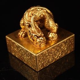 A Exquisite Gilt Bronze Auspicious Beast Seal