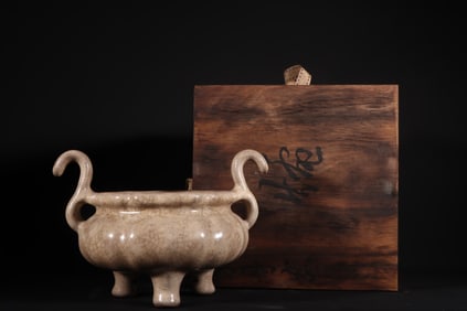 A Exquisite Ge yao Beige Glazed Tripod Censer