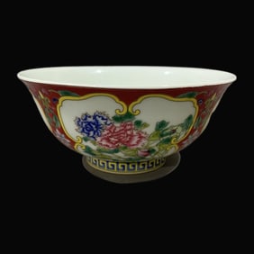 A Exquisite Enamel Red Ground Flower Pattern Bowl