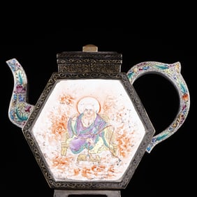 A Exquisite Famille Rose Figure and Flower Pattern Sands Ewer