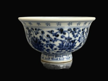A Exquisite Blue and White Flower and Bird Pattern Cup