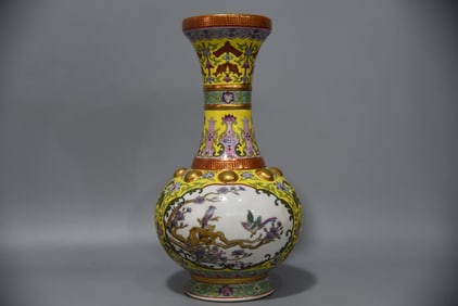 A Exquisite Yellow Ground Famille-Rose Flower and Bird Pattern Vase
