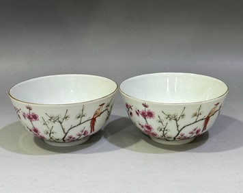 A pair of Famille-Rose Flower and Bird Pattern Bowls