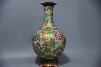 A Exquisite Famille-Rose Lion Pattern Vase