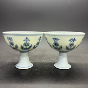 A pair of Rare Blue and White Eight Treasures Pattern Cup