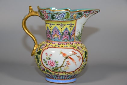 A Exquisite Famille-Rose Flower and Bird Pattern Cup