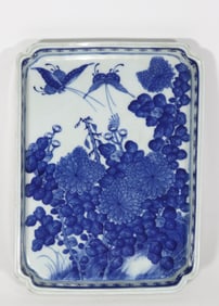 A Exquisite Blue and White Flower Pattern Plate