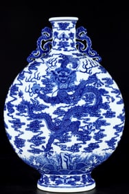 A Exquisite Blue and White Dragon Pattern Vase