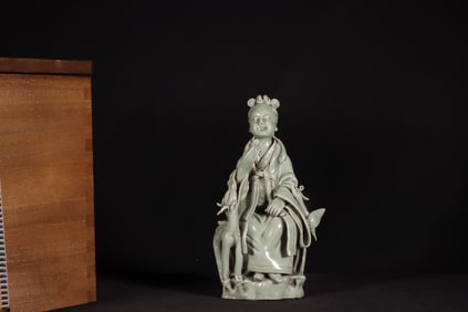 A Exquisite Yue yao Secret Color Celadon Figure Ornament