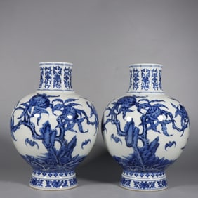 A Exquisite A pair of Blue and White Bat and Peach Pattern Vase