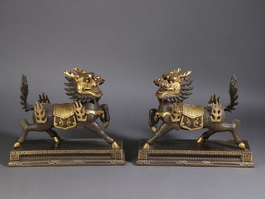 A Exquisite A pair of Gilt Bronze Kylin