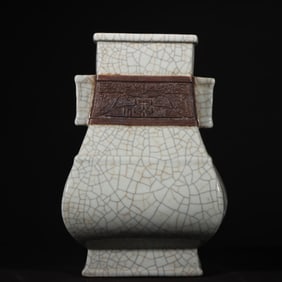 A Exquisite Ge Glaze Ice Crackle Pattern Double-Ears Vase