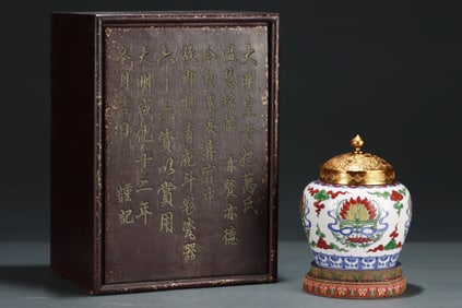 A Rare Doucai Auspicious Cloud and Flower Pattern Jar