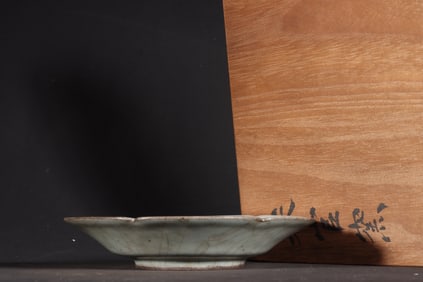 A Exquisite Guan yao Celadon Glazed Sunflower-Mouth Plate