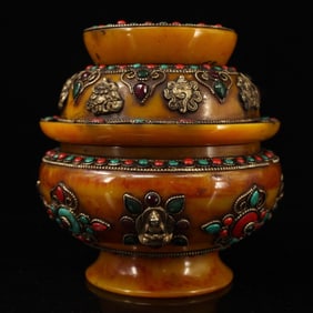 A Exquisite Amber Inlaid Gems Jar