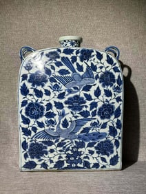 A Exquisite Blue and White Phoenix and Kylin Pattern Vase