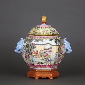 A Exquisite Famille-Rose Figures Pattern Dragon-Ears Jar, With a lid