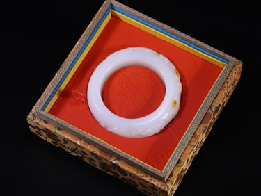 A Rare Hetian Jade Dragon-patterned Bracelet