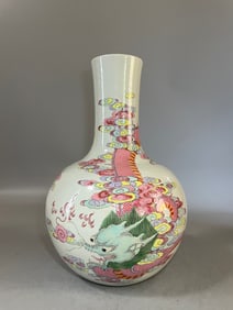 A Exquisite Famille-Rose Dragon Pattern Vase