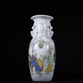 A Exquisite Famille-Rose Figures Pattern Vase