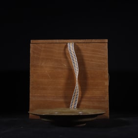 A Exquisite Guan yao Yellow Glazed Ice Crackle Pattern Plate