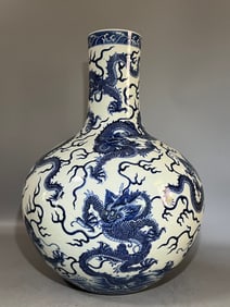 A Exquisite Blue and White Dragon Pattern Vase
