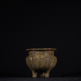 A Exquisite Guan yao Yellow Glazed Ice Crackle Pattern Tripod Censer
