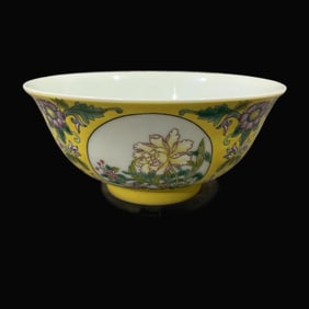 A Exquisite Enamel Yellow Ground Flower Pattern Bowl
