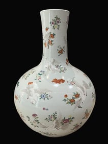 A Exquisite Famille-Rose Flower and Bird Pattern Vase