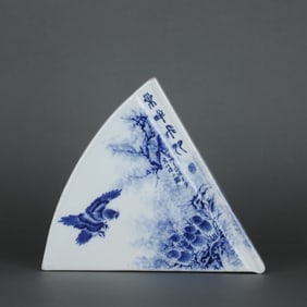 A Exquisite Blue and White Flower and Bird Pattern Box
