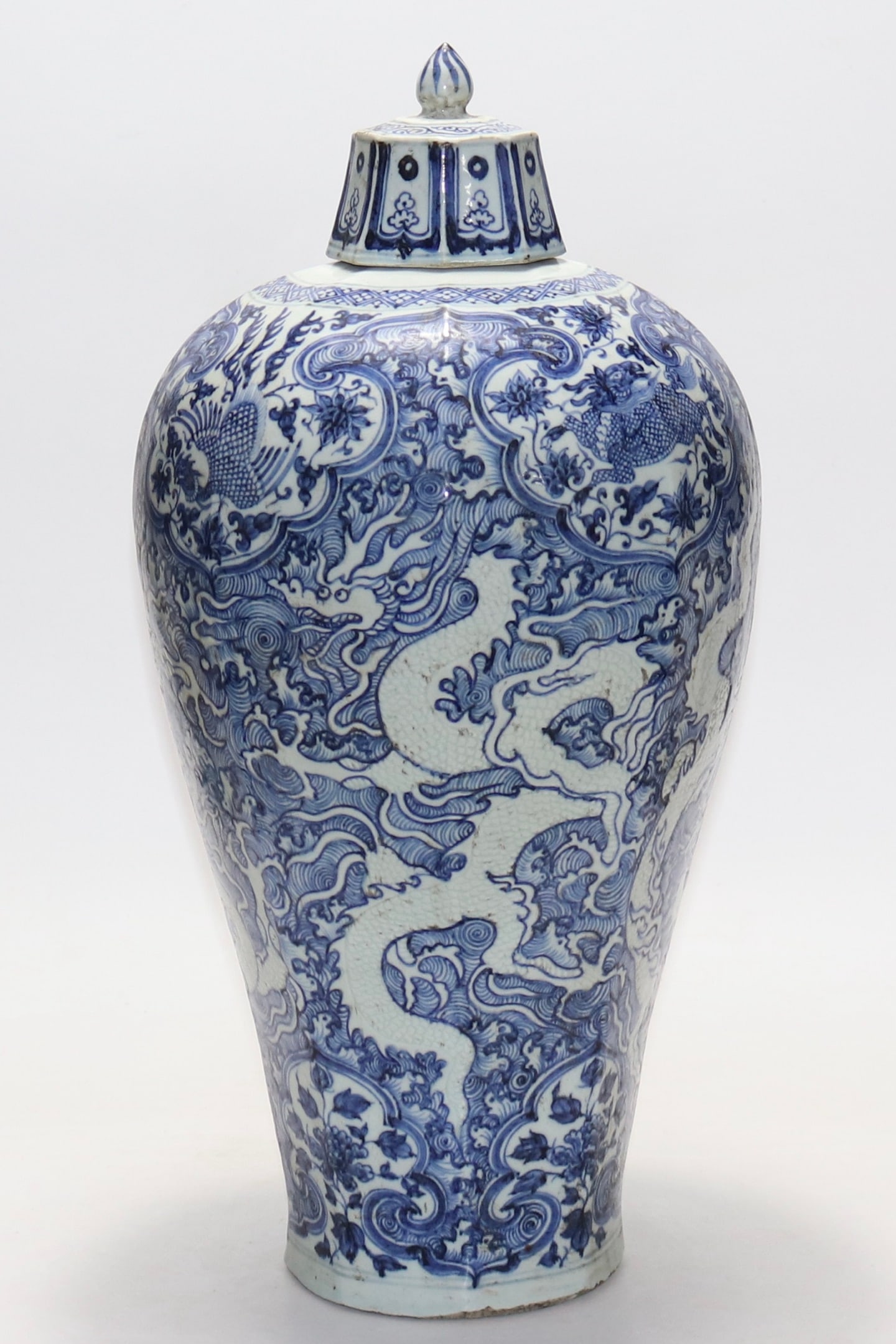 A Exquisite Blue and White Seawater Dragon Pattern Vase (1 of 8)