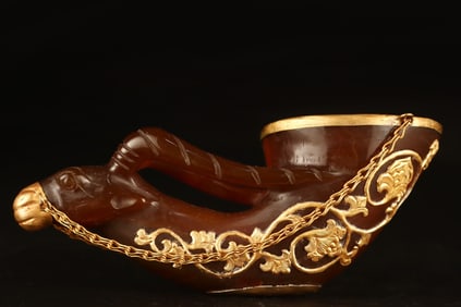 A Exquisite Agate Cover with Gold Sheep-Shaped Cup