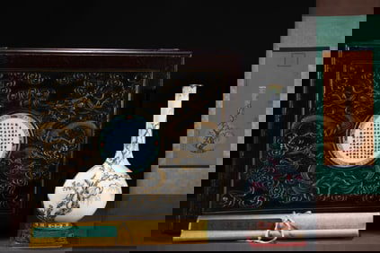 A Exquisite Famille-Rose Painted Gold Poem and Flower-Bird Pattern Vase, with Calligraphy and