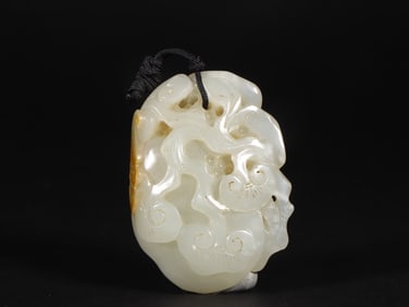 A Exquisite Hetian Jade Ganoderma Pattern Jade Pendant