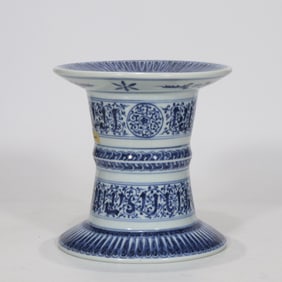 A Exquisite Blue and White Lotus Pattern Vase
