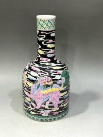 Black Ground Famille-Rose Kylin Auspicious Beast Pattern Vase