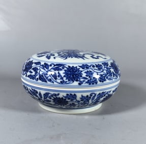 A Exquisite Blue and White Lotus Flower Pattern Box
