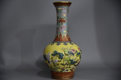 A Exquisite Yellow Ground Famille-Rose Gilt Flower and Bird Pattern Vase