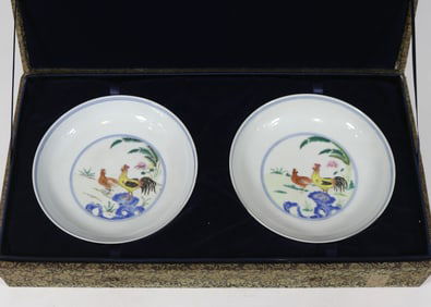 A pair of Exquisite Famille-Rose Fowl Pattern Plate
